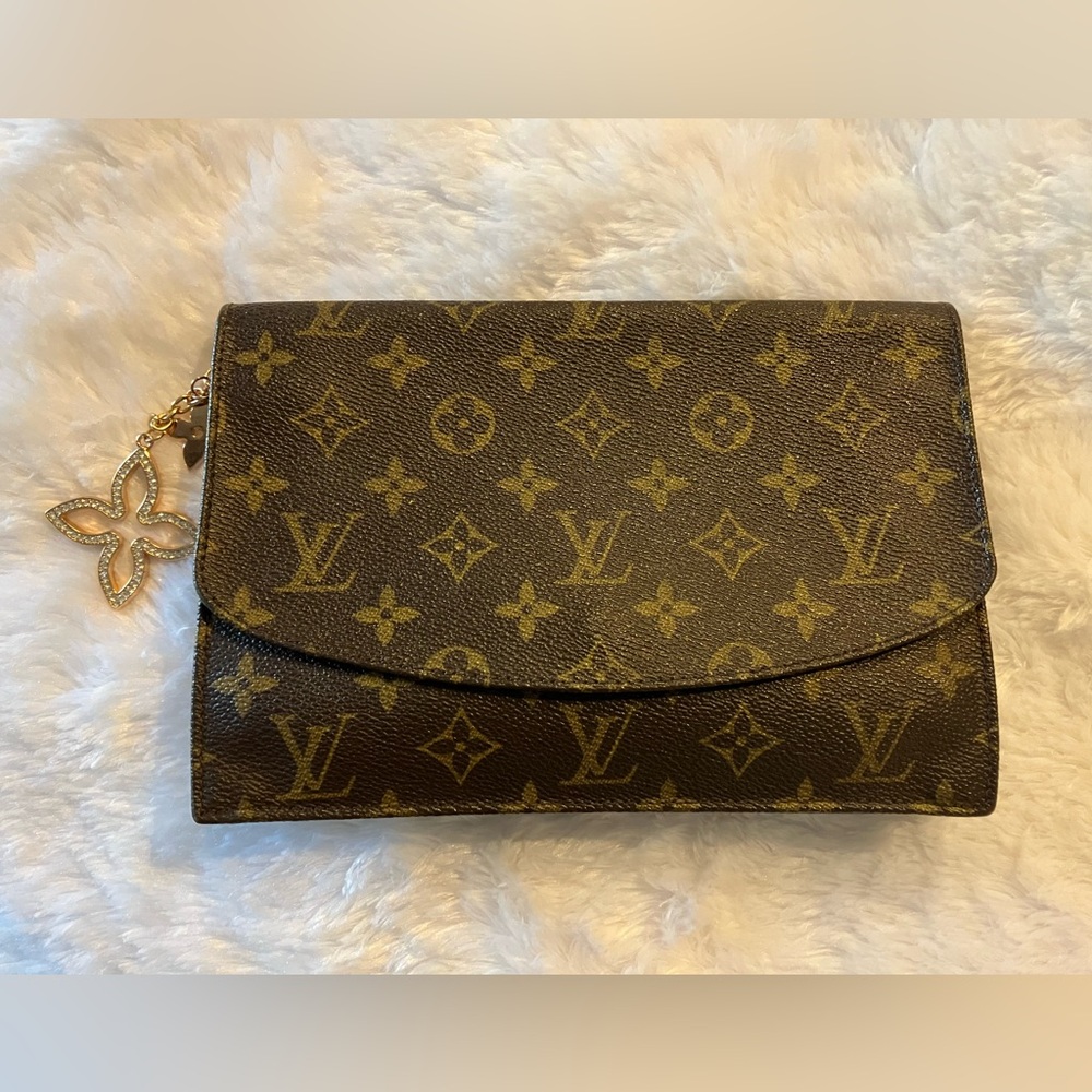 Louis Vuitton Pochette Rabat Monogram Clutch